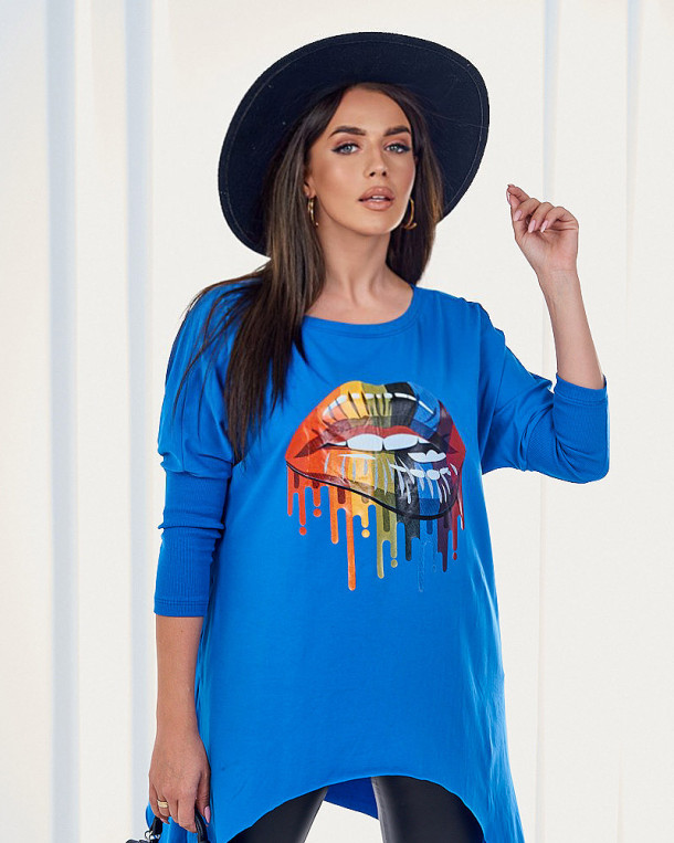 Bluzka oversize z nadrukiem tęczowych ust