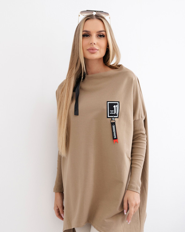 Bluza oversize z asymetrycznymi bokami