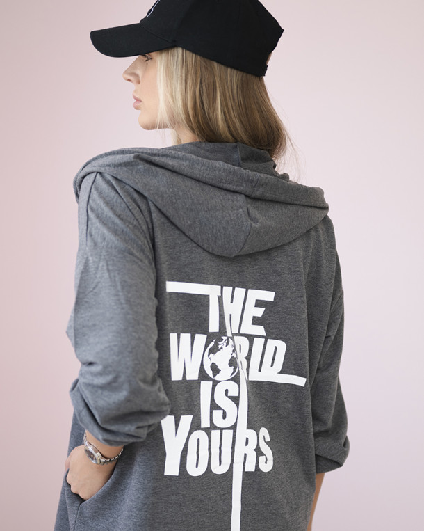 Bluza z nadrukiem "The world is yours"