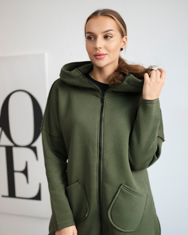 Bluza ocieplana z dłuższym tyłem i kieszeniami