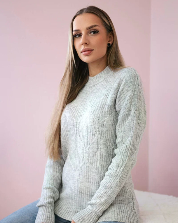 Sweter wkładany przez głowę z modnym splotem