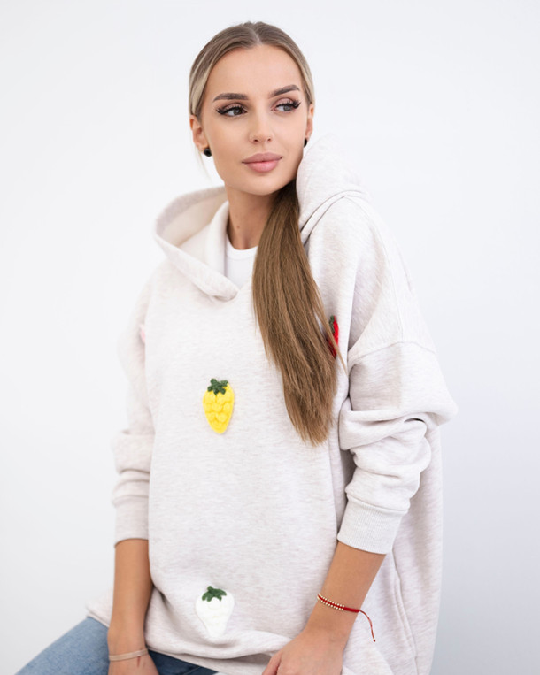 Bluza ocieplana z motywem truskawek